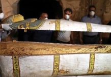 Abren un sarcófago de una momia egipcia intacta de hace 3.000 años